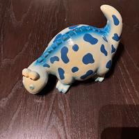 Salvadanaio a forma di dinosauro