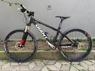 GIANT IN CARBONIO. 26". SHIMANO XT 9x3v. FRONT. FR