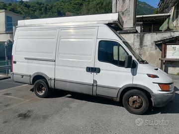 Furgone Iveco Daily 35C13 Tenda automatica