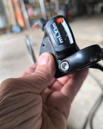 deragliatore anteriore 3v con manettino Shimano Al