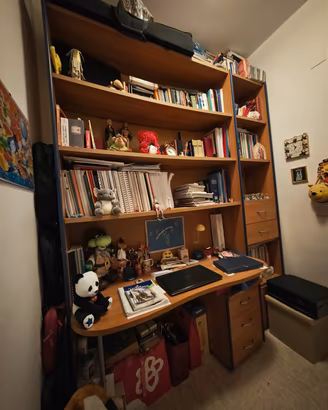 parete attrezzata con scrivania estraibile
