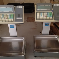 Frigo murale e bilancia per negozio