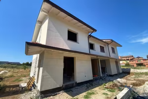 Villa di 180 m² con più di 5 locali e box auto a P