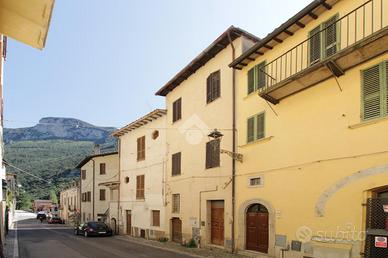 2 LOCALI A FERENTILLO