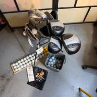 Mazze da golf palline e borsa