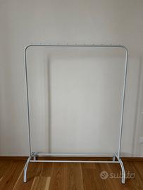 Appendiabiti da terra (stand per abiti)