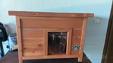 cuccia per gatti in legno 