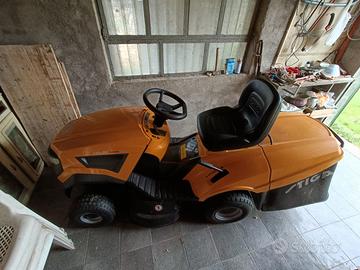 Trattorino tagliaerba