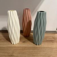 Set di 3 vasi colorati in plastica