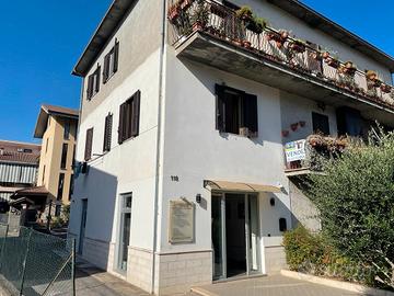 Locale commerciale via Consolare Latina