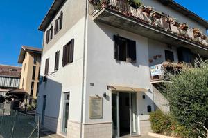 Locale commerciale via Consolare Latina