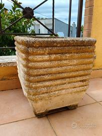   vasi fioriere in cemento (2 a Lavinio 2 a Roma)
