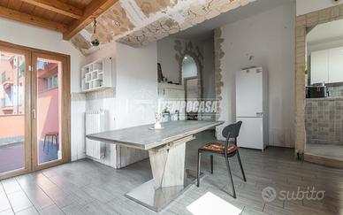 Quadrilocale semi-indipendente con terrazzo