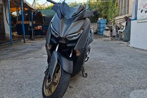 xmax 300 tech max