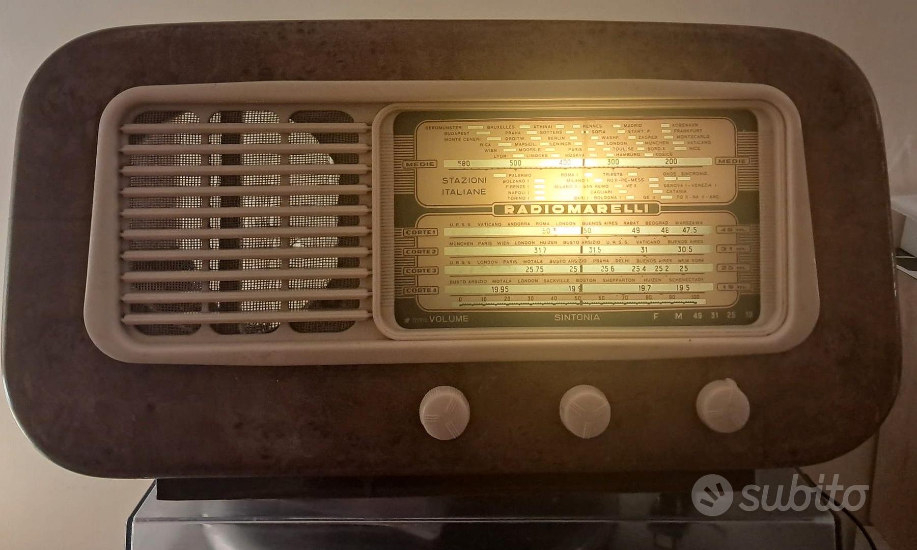 Radio Marelli a valvole con dimension contenute