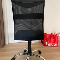 Sedia ufficio nera con rotelle