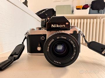 Nikon F2 con mirino DP-1 e obiettivo 35-70