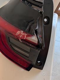 Fanale Yaris 2021 XP210 SX rotto