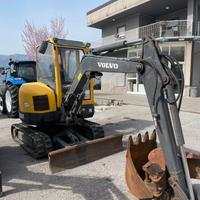 MINI ESCAVATORE VOLVO ECR38