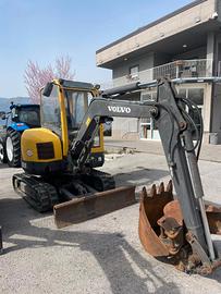 MINI ESCAVATORE VOLVO ECR38