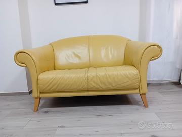 Coppia di divani biposto in vera pelle gialla