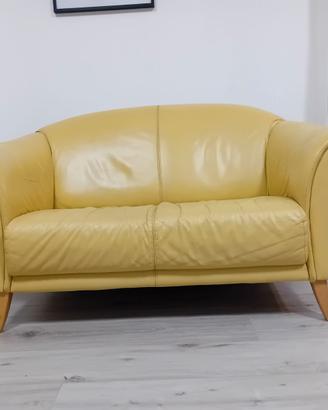 Coppia di divani biposto in vera pelle gialla