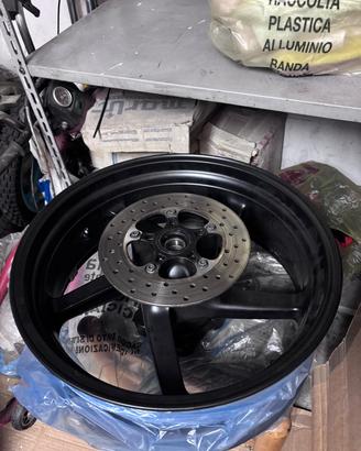 cerchio posteriore ApriliaRSV 1000 Old come nuovo