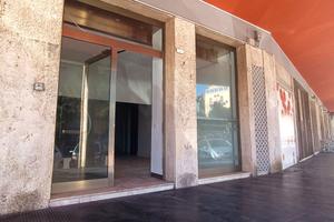 Locale commerciale, via Rockefeller