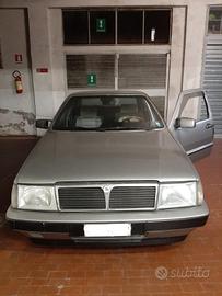 auto storica in buone condizioni 