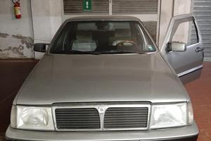 auto storica in buone condizioni 
