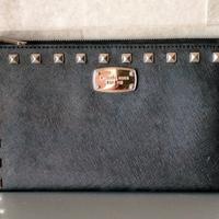 Pochette Michael kors nera con borchie