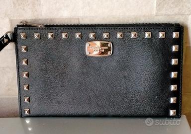 Pochette Michael kors nera con borchie