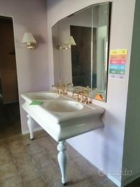 Consolle doppio lavabo con rubinetteria oro