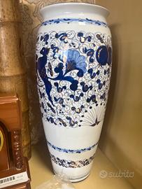Coppia di vasi maiolica