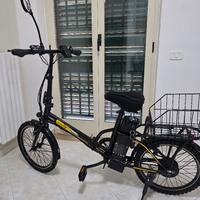 Bicicletta elettrica pieghevole 