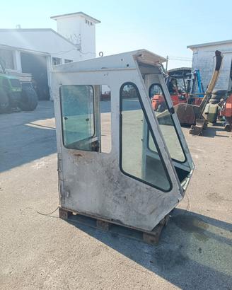 cabina per escavatore o carica letame