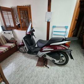 Scooter peugeot cilindrata 250