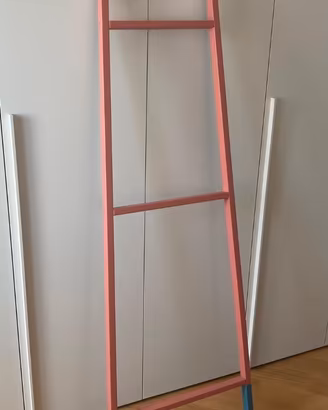Scaletta porta-abiti in legno laccato