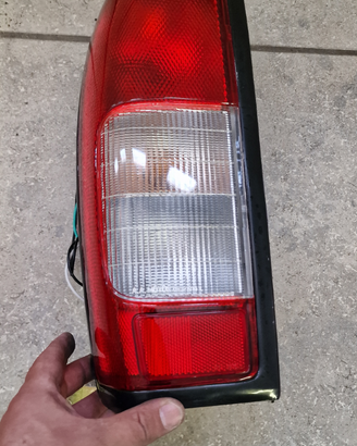 Fanale posteriore Nissan Navara