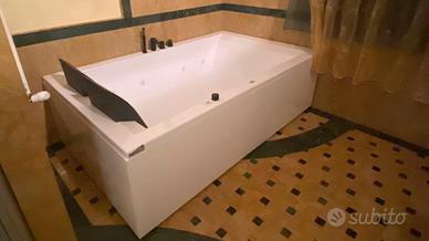 Idromassaggio praticamente nuovo