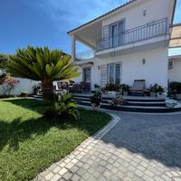 Rif. 108 villa singola di 2 appartamenti con giard