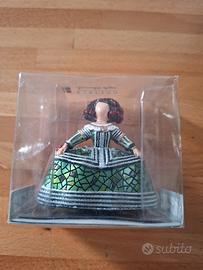 statuetta di ragazzina Barcino