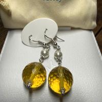 Orecchini con pendente in pietra naturale giallo