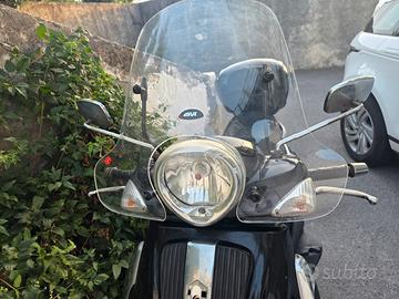 Beverly 300 Tourer 