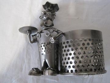 Scultura Portabottiglie in metallo decorativo