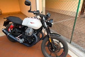 moto Guzzi v Stone ten .