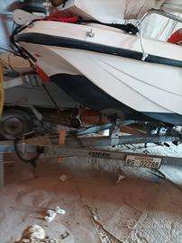 barca trimarano con motore e carrello