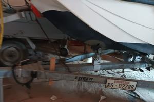 barca trimarano con motore e carrello