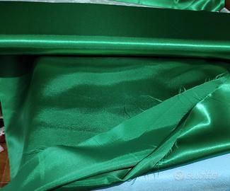 Tessuto fodera di raso colore verde