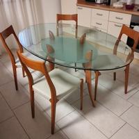 Tavolo ovale con sedie